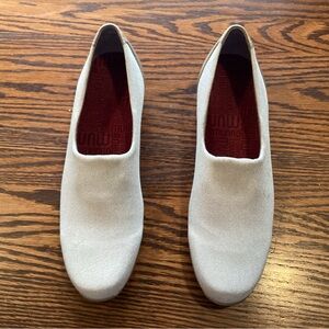 Munro Traveler Slip On Loafers in Tan